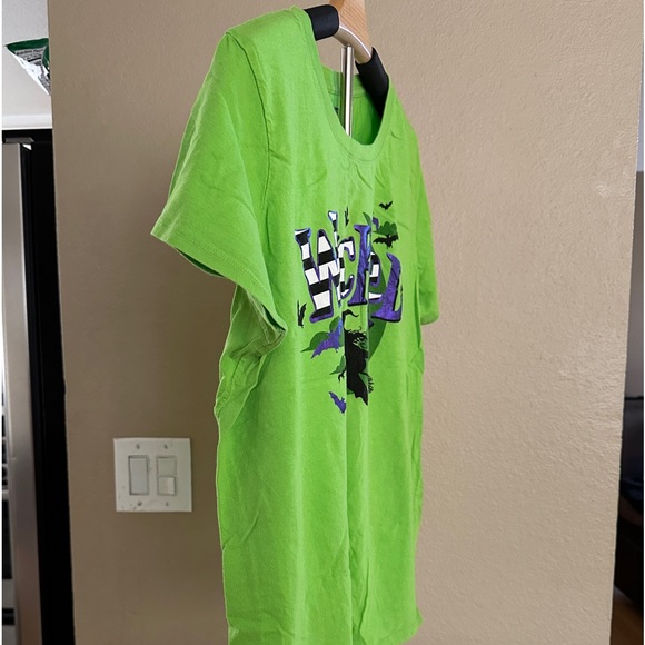 Womens Neon Green Flying Wicked Witch & Bats & T-Shirt - Picture 6 of 12